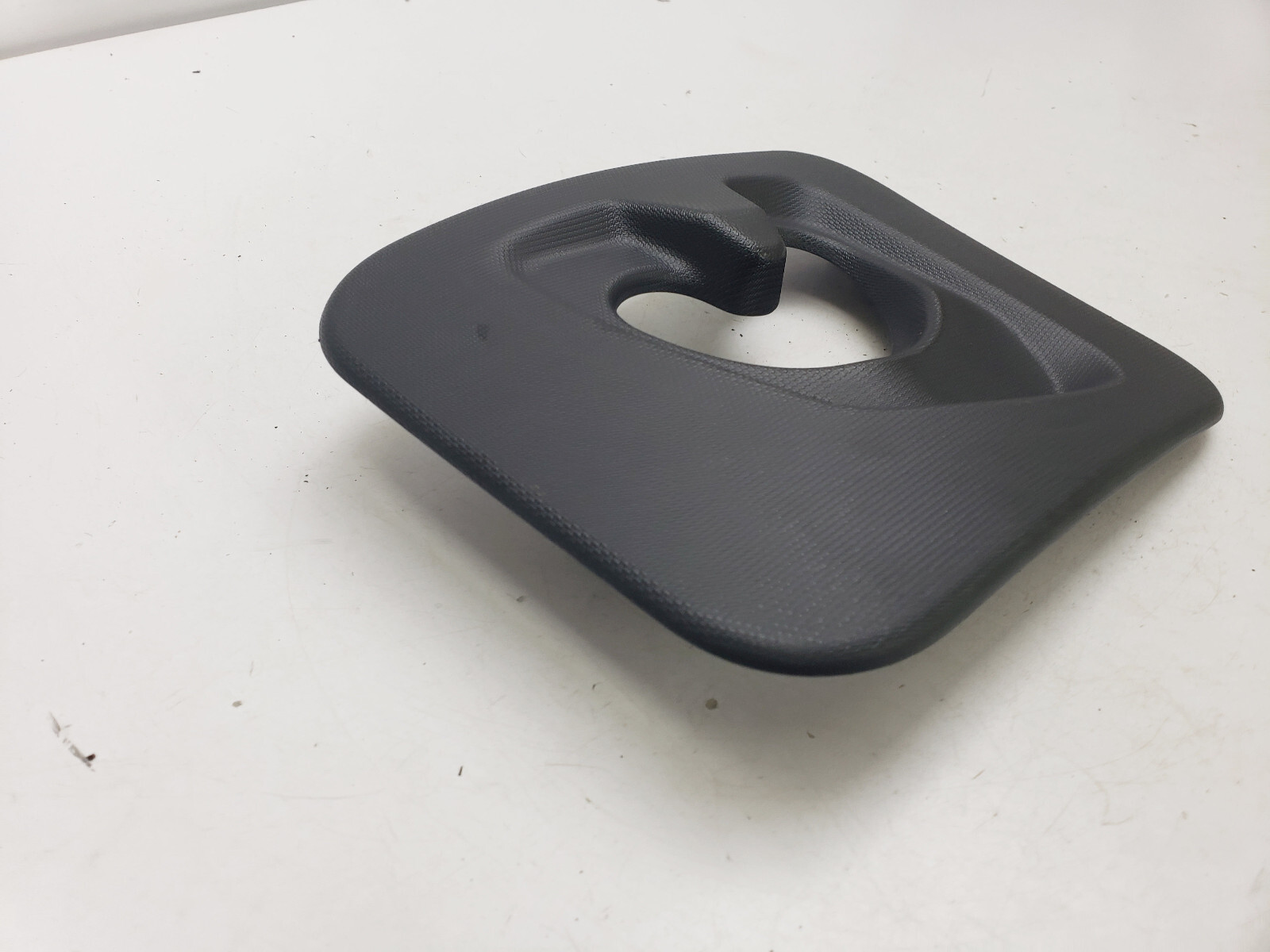 BMW X1 F48 SEAT BELT REEL COVER TRIM LEFT PASSENGER SIDE 2018 7333467