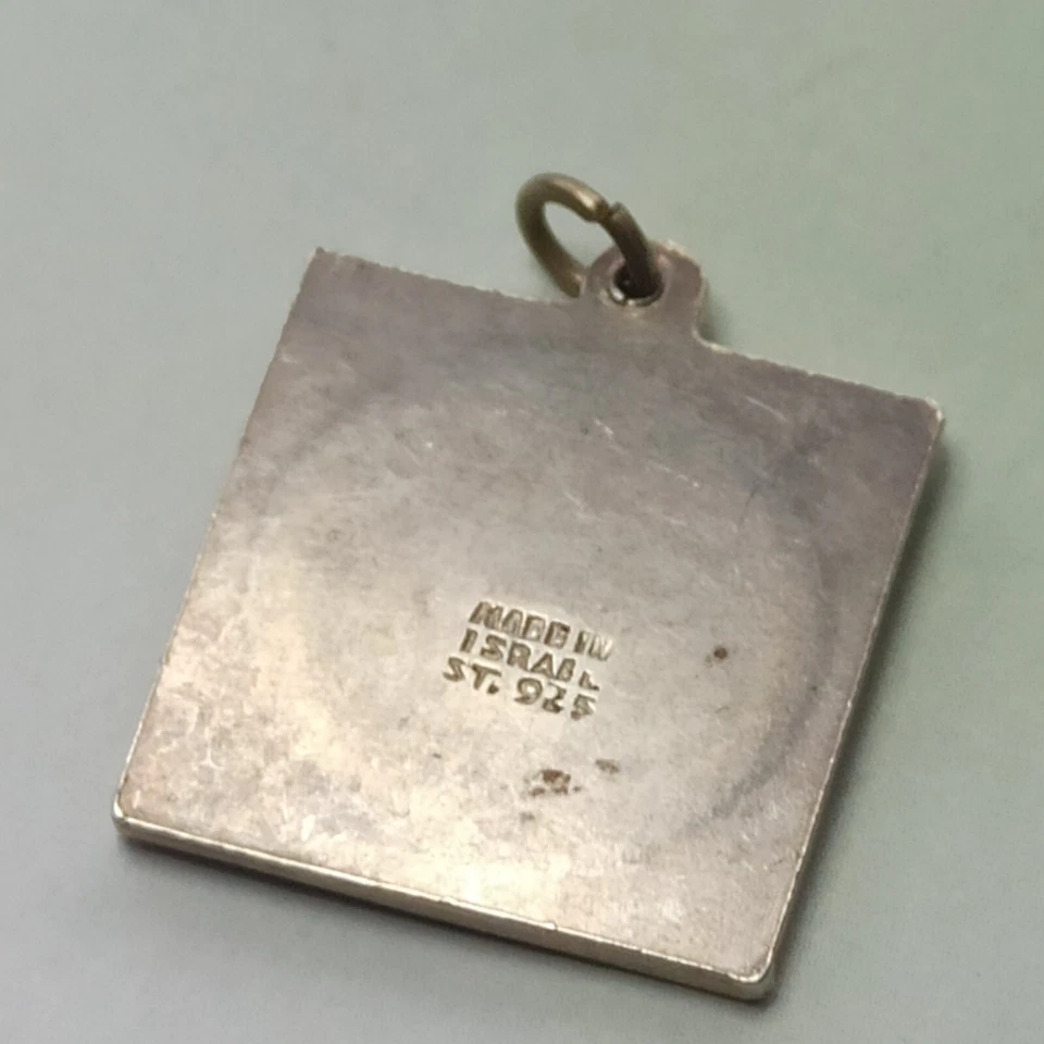 Colgante Chai Vintage Plata de Ley Hecho en Israel Años 70 Esmalte Negro Hombre Regalo Foto 2 de 4