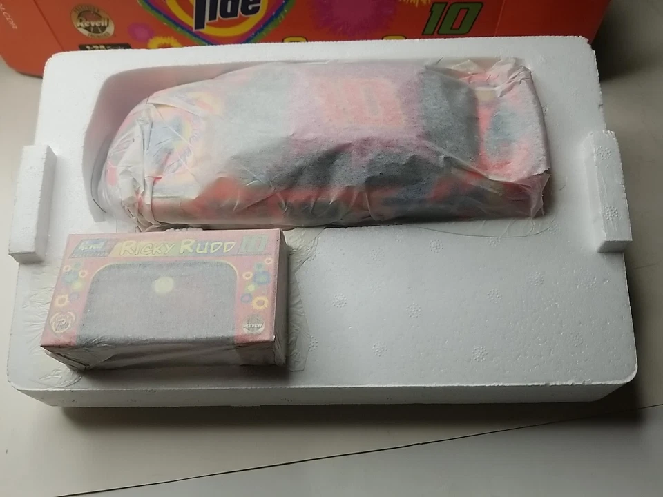 Juego de banco fundido a presión Ricky Rudd Tide #10 1999 Ford Revell edición limitada 1/24 nuevo en caja Foto 4 de 4