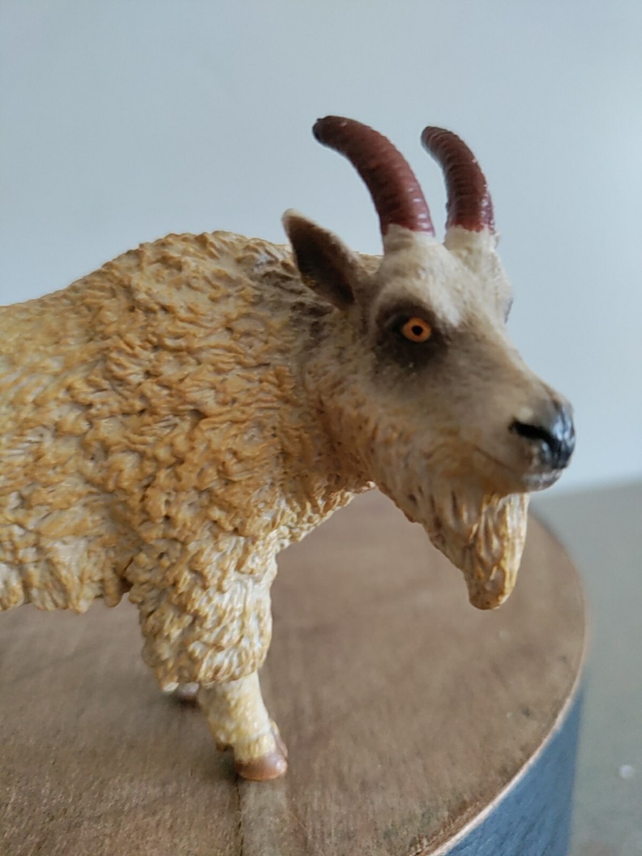 Animal Model Realistic Form Multi-use Mountain Goat Action Figures