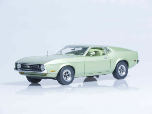 105-006 サンスター 1/18 フォード マスタング 1971 Mach1