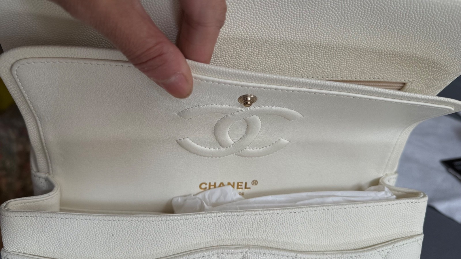 Authentic Chanel Classic double flap, medium. rare colour in caviat image 5