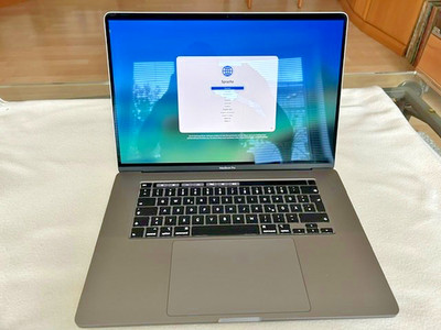Apple MacBook Pro 16 Zoll , 1TB SSD, Intel Core i9 2,3 GHz,  16 GB ddR4 Ram