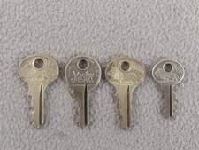 4 ANTIQUE MASTER LOCK KEYS LION AND EMBOSSED USA (B)