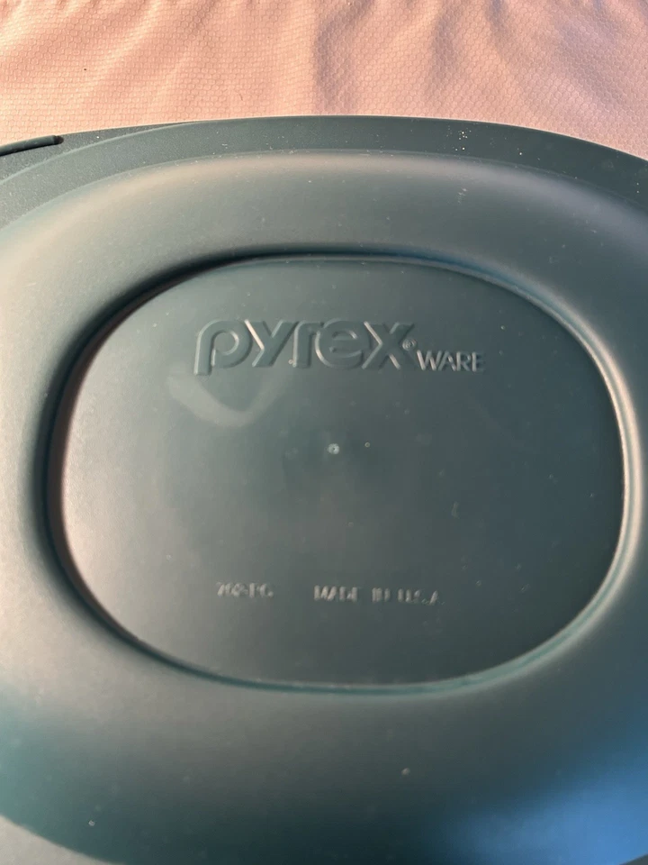 Pyrex Portable 702-PC, 2 Qt 2L Glass Casserole & Plastic Lid W/Insulated Carrier - Image 4 of 4