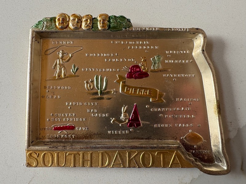 Vintage State of SOUTH DAKOTA Souvenir Metal, Painted Ashtray 1960's Mt Rushmore