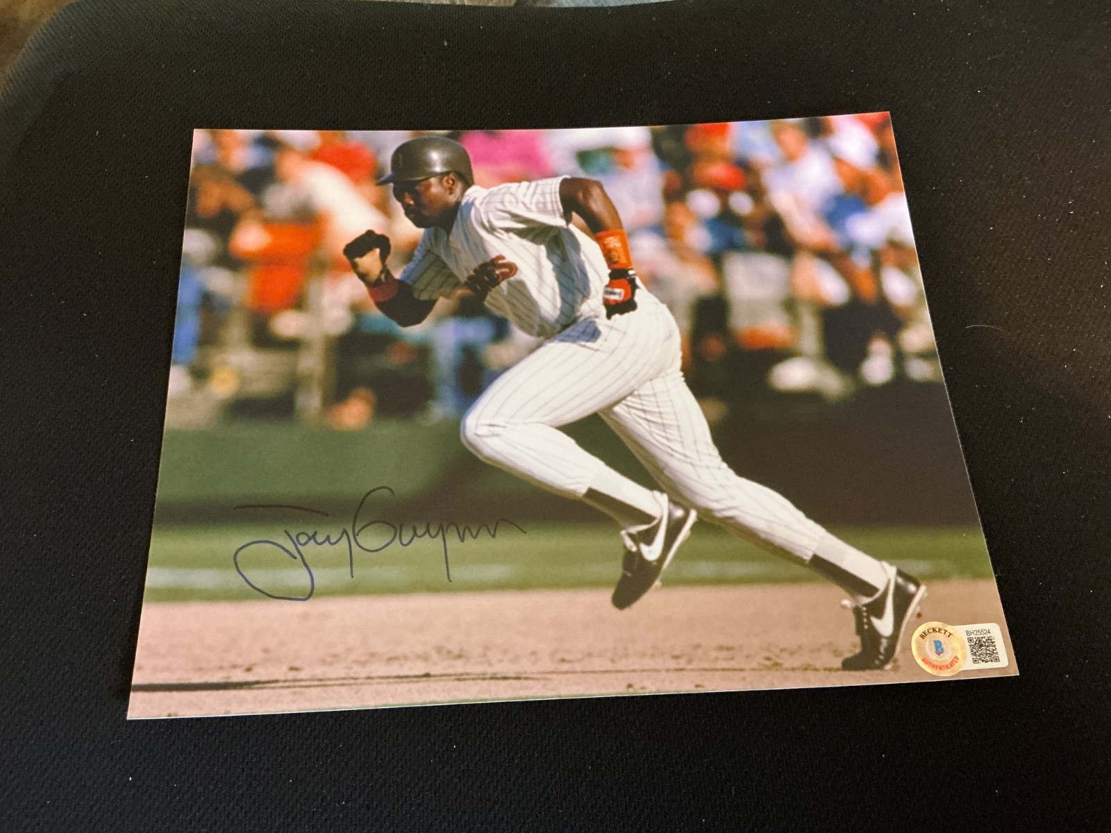 Autographed Signed 8x10 photo of TONY GWYNN BECKETT CERT 