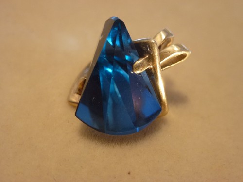 9k 9ct Solid Gold London Blue Topaz Pendant. 18.1mm, 4.43g - Picture 2 of 9