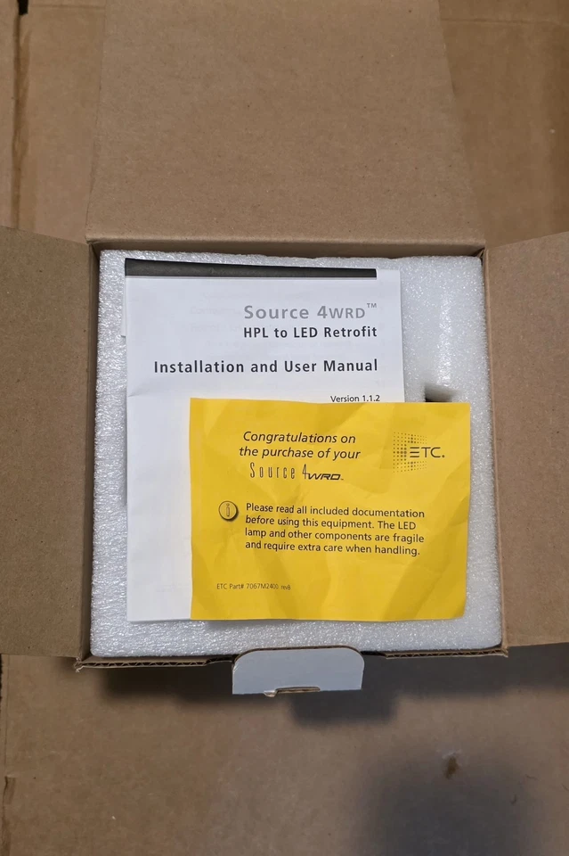 ETC Source 4WRD LED PAR Fixture with Light Engine7067A1100 - Image 3 of 4