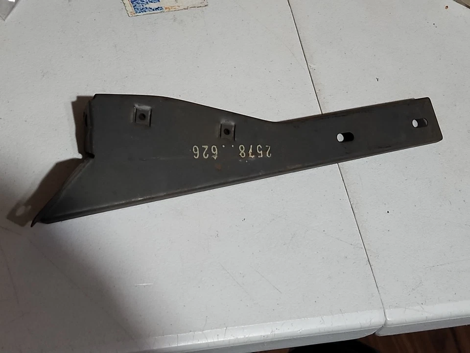  1964 1965 Plymouth Valiant Cuda NOS MOPAR 2578626 bloqueo de capó soporte vertical equipo original Foto 4 de 4