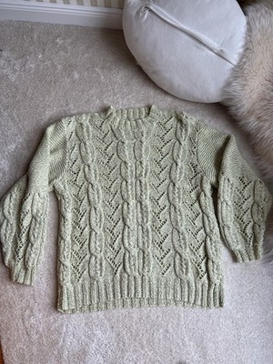 Selbstgestrickter Pullover Zopfmuster hellgrün mit schwarz-weiß Fäden Selfmade