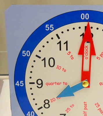 Zeit sagen lernen - Uhr vorgeben - Unterricht - Heimschule - 2 Größen