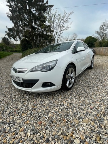 VAUXHALL ASTRA GTC 1.6 CDTi SRi 6 SPD MANUAL FULL LEATHER FSH DRIVES SUPERB - Picture 2 of 18