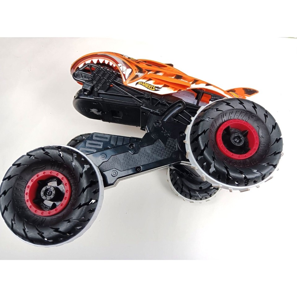 Hot Wheels Monster Trucks 115 Scale Remote Control Unstoppable Tiger