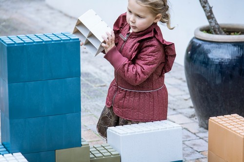 KIDS CHILDRENS INDOOR OUTDOOR GARDEN BUILDING BLOCKS by DANTOY large play bricks - Picture 10 of 21