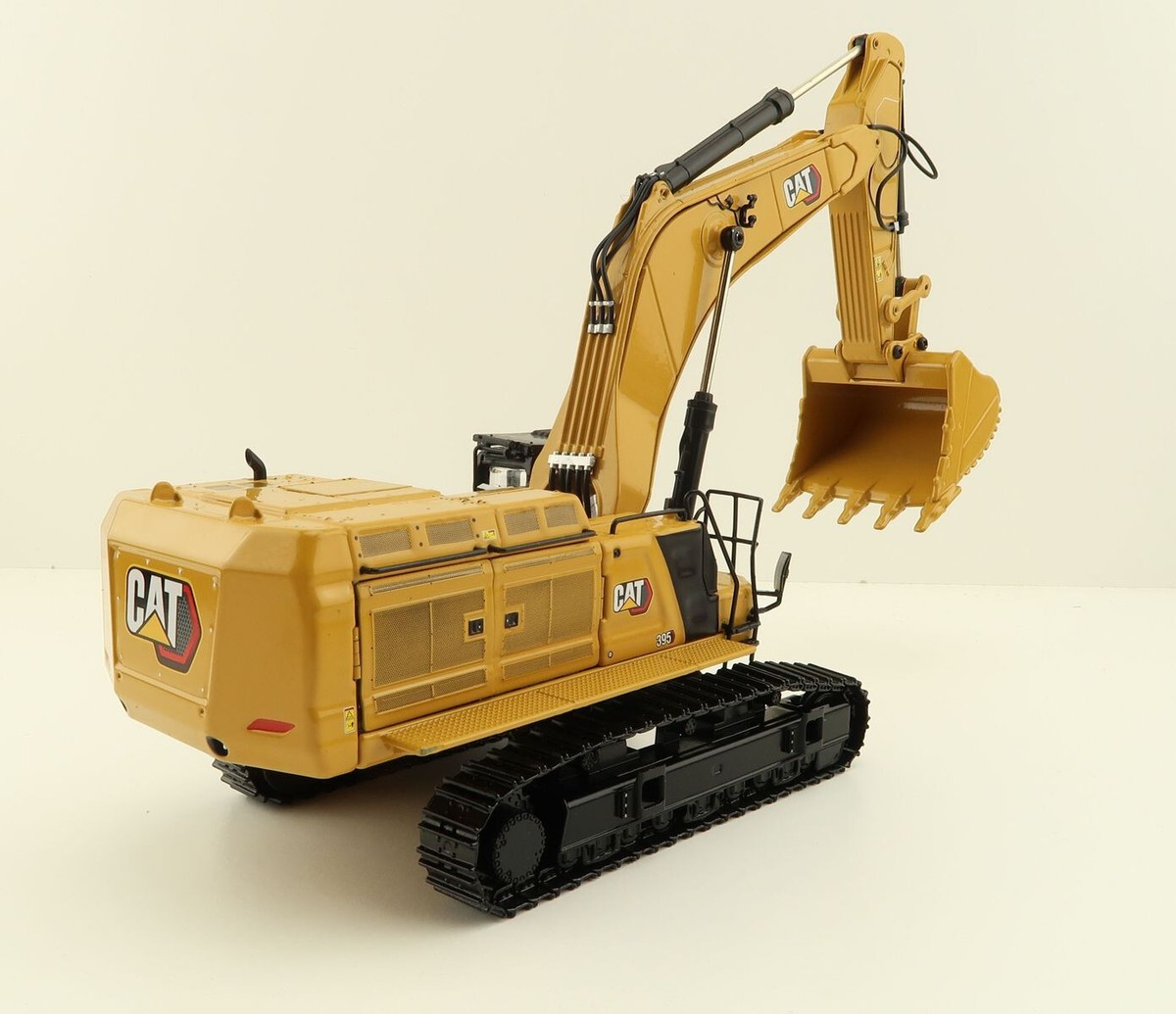 Pelleteuse CAT 395 ME Diecast Masters 1/50 – Reproduction Métallique, Collectionneur Dès 14 Ans