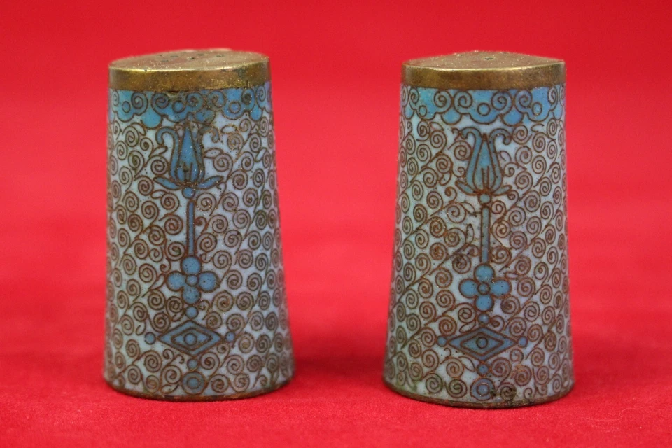 Antigua coctelera de sal y pimienta Cloisonné de colección latón pequeño esmalte hecha a mano verde azulado NY Foto 4 de 4