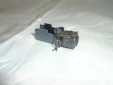 Lionel Postwar Diesel Fixed Knuckle Coupler W/Mounting Bracket &Centering Spring