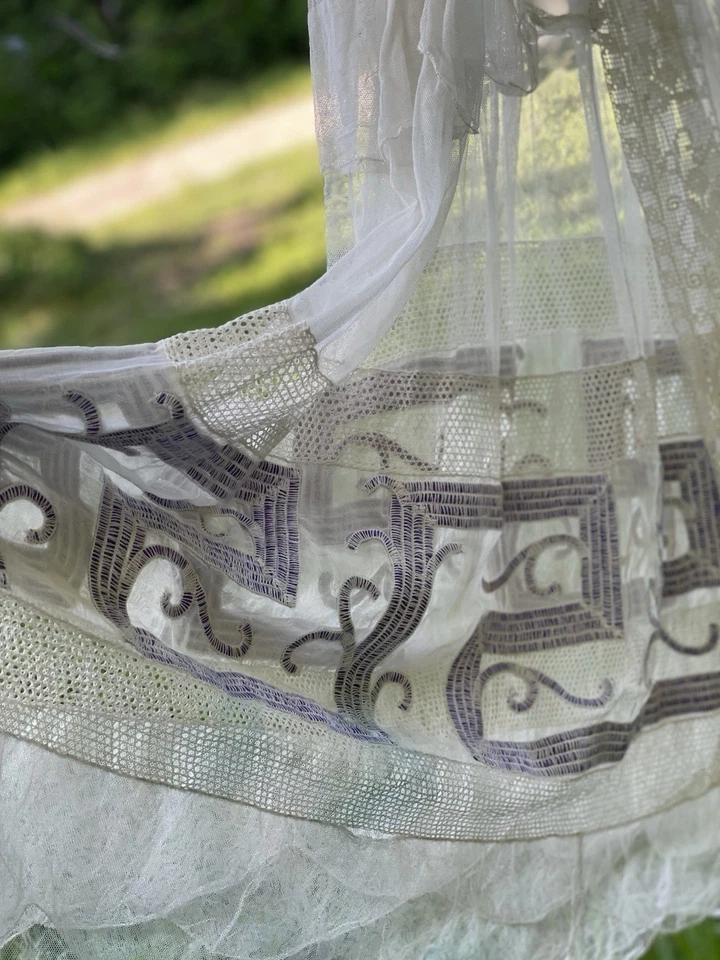 Antiguo Vestido Eduardiano INCREÍBLE Red Encaje Té C. 1910 Hecho a Mano Bordado Púrpura Foto 3 de 4