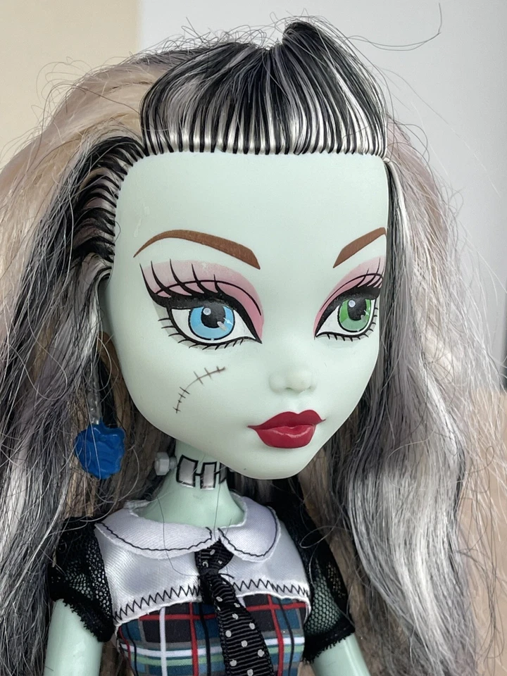 Monster High Frightfully Tall Frankie Stein 17" Doll With Stand - Image 4 of 4