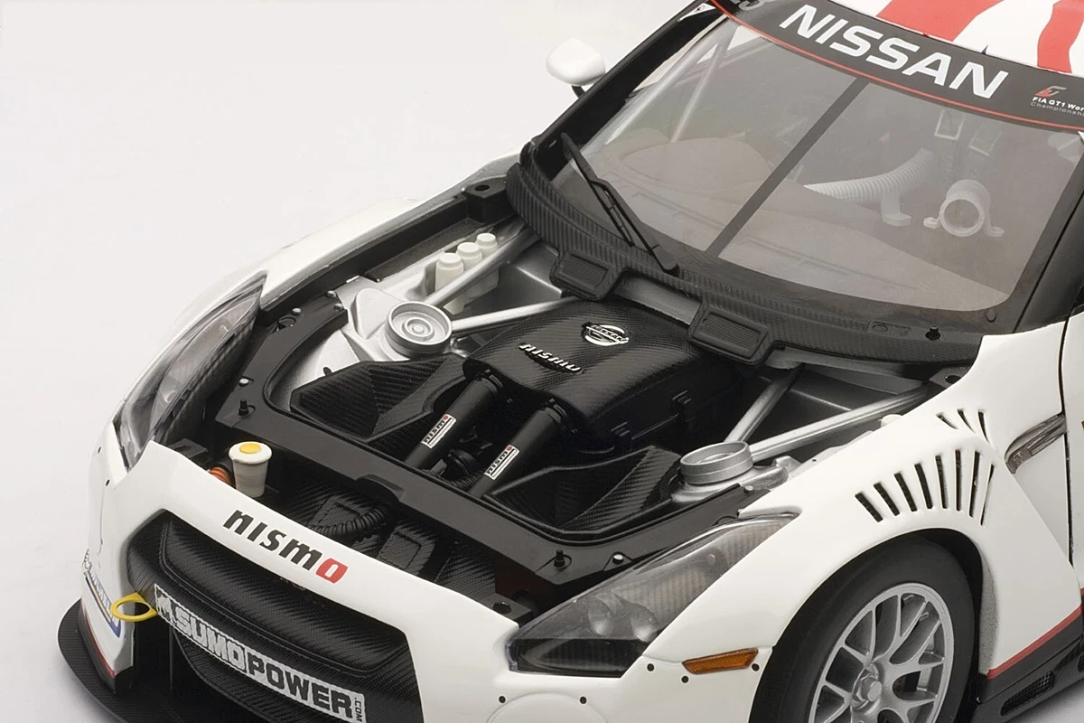 AUTOART 1:18 NISSAN GTR GT-R FIA GT1 R35 2010 TEAM GT #23 SUMO