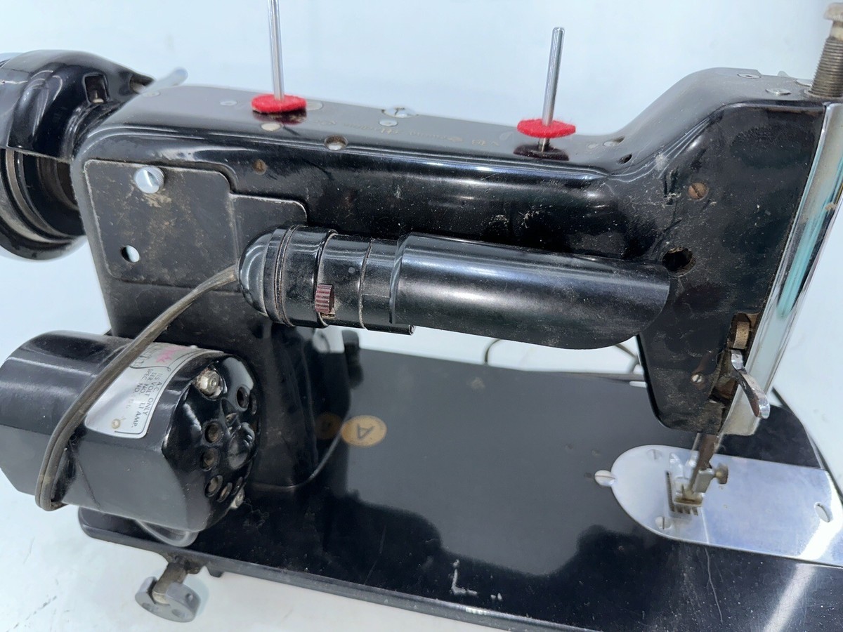 RARE Vintage Good HouseKeeper Zig Zag Deluxe Sewing Machine