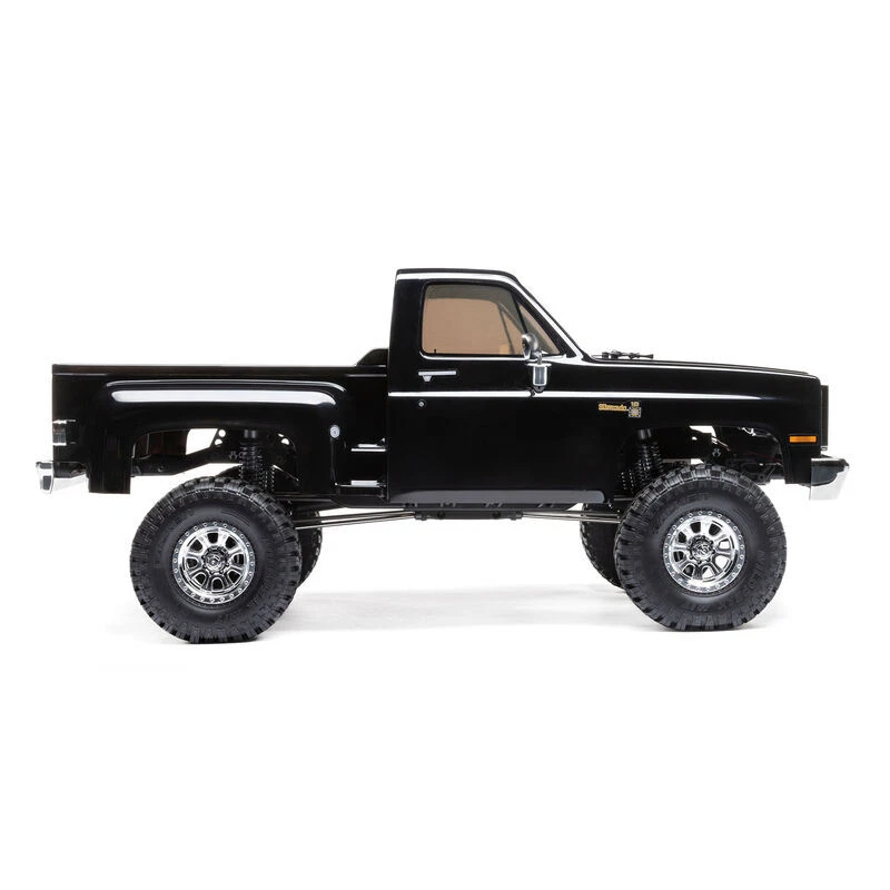 Axial AXI03030T2 1/10 SCX10 III Base Camp 1982 Chevy K10 4X4 RTR, Black - Image 4 of 4