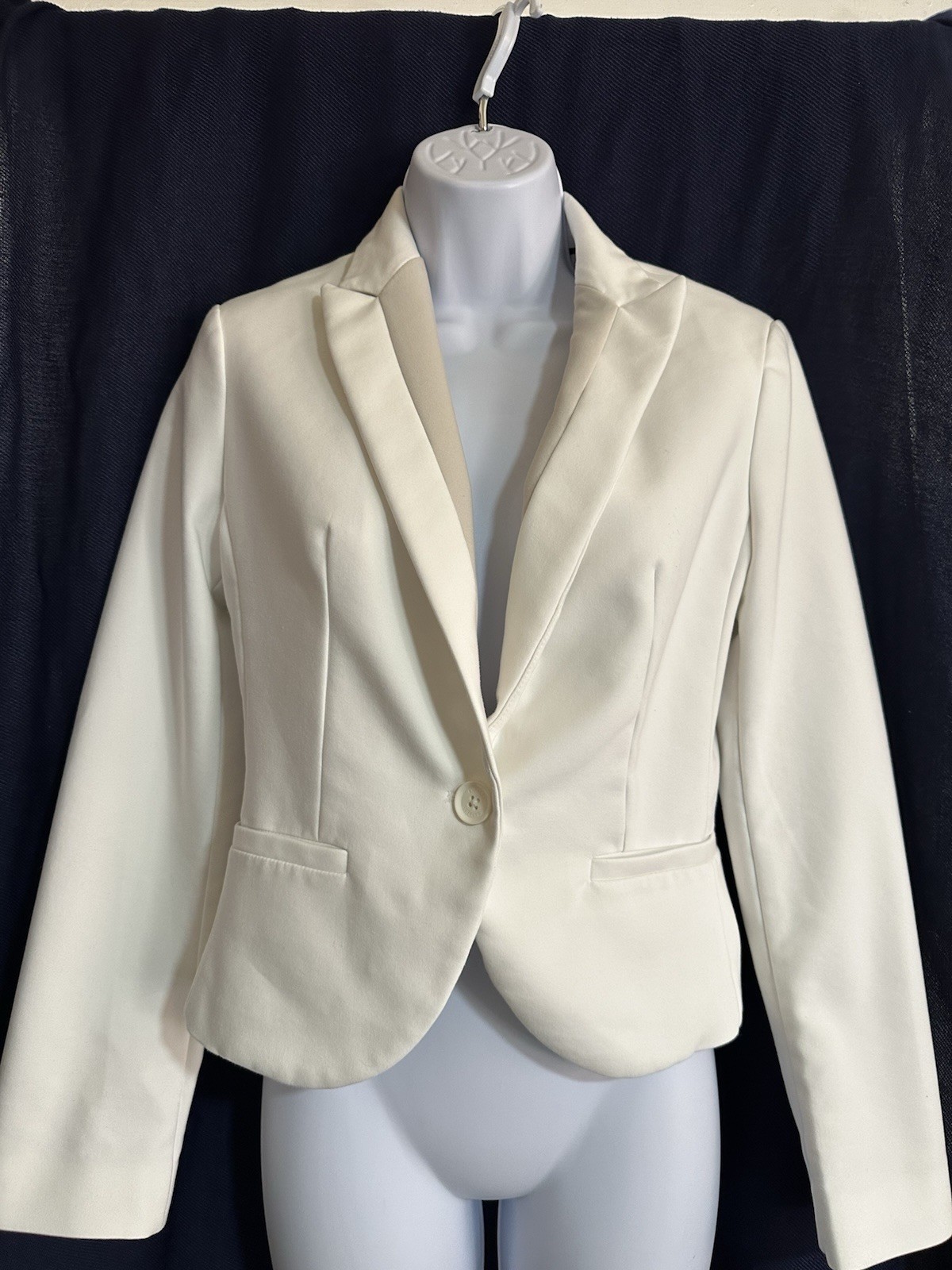 Sophisticated Express white one-button blazer Siz… - image 1