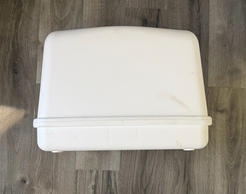 SINGER Universal Sewing Machine Hard Case White Heavy Duty Metal Clasps