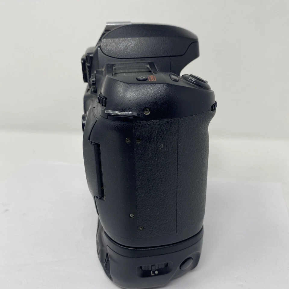 Nikon D100 6.1 MP Digital SLR Camera Body with MB-D100 Grip & Battery - Image 3 of 4