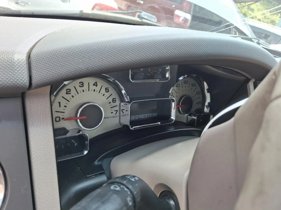 Used Air Cleaner Assembly fits: 2010 Ford Expedition 5.4L 3V from 02/15/10 Grade - Image 3 of 4