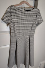 Banana Republic Black and White A Line Size 10 - Excellent Condition