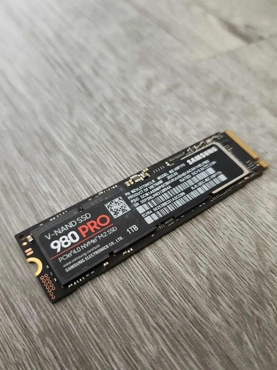 Samsung - 980 PRO 1TB Internal Gaming SSD PCIe Gen 4 x4 NVMe