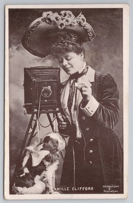RPPC Camille Clifford Schauspielerin Kamera Spaniel Hund 1900er Hutchinson