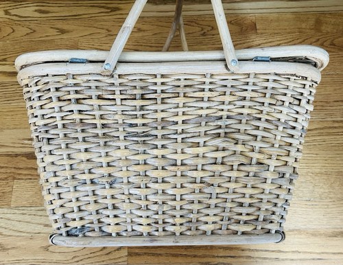 Sturdy Flip Top Bamboo Vintage Picnic Basket in a Warm Tan color good condition - Picture 3 of 7