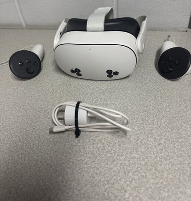 Oculus Quest 3S 128GB Standalone All-in-One VR Headset P97 COMES WITH CHARGER