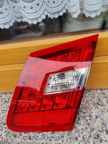 Mercedes W212 E-Klasse Rückleuchte Heckleuchte innen Re Heckklappe a2129060258
