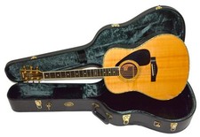 Chitarra acustica Yamaha LL-33J con custodia rigida