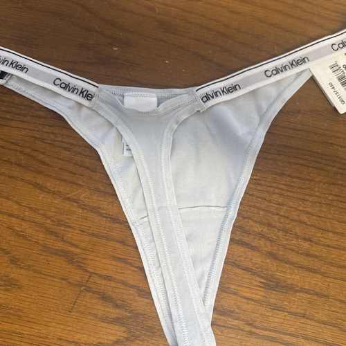 Nuevo con etiquetas Tanga Tanga Calvin Klein (MEDIANO) Moderno Logo Sumergido QD5157-450 - Imagen 3 de 3