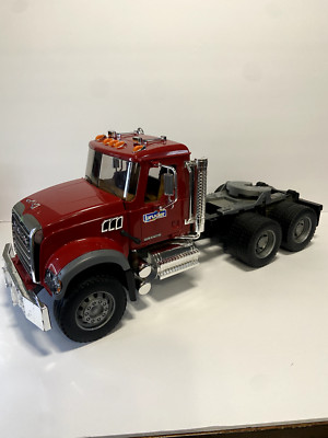 BRUDER Red Mack Granite Truck Semi Loader Tractor 1:16 2007 Made In Germany 