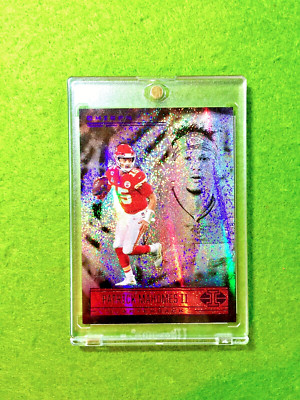 PATRICK MAHOMES WHITE SPARKLE PRIZM DOTS SP CARD  2021 Illusions Patrick Mahomes