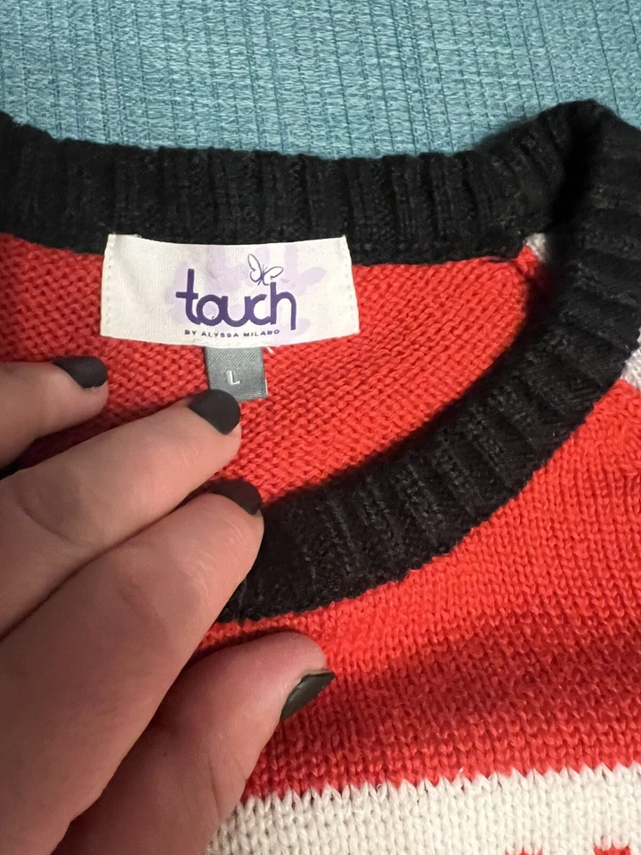 Touch by Alyssa Milano Womens Large NHL BlackHawks Logo Crewneck Sweater - Image 4 of 4