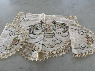 Gorgous Linen Hand Embroidered Table Topper/centerpiece & 2 Ovals W Bird Design