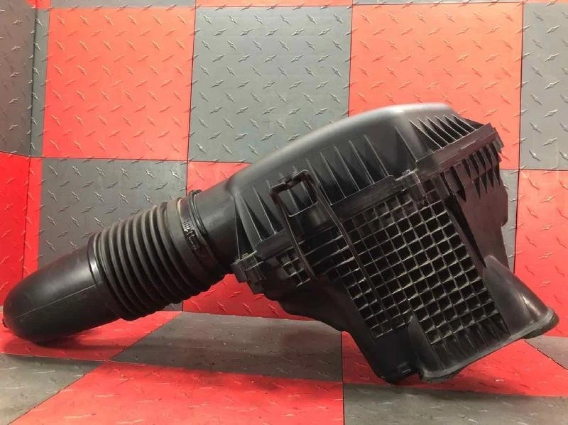 2011-2020 Dodge Charger 5.7L Air Cleaner Intake Box Assembly OEM - Image 2 of 3