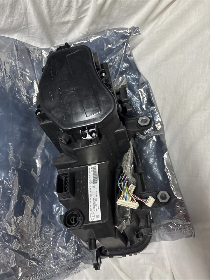 Оригинальная правосторонняя фара Rolls Royce Ghost Wraith 7201166 - Изображение 3 из 4