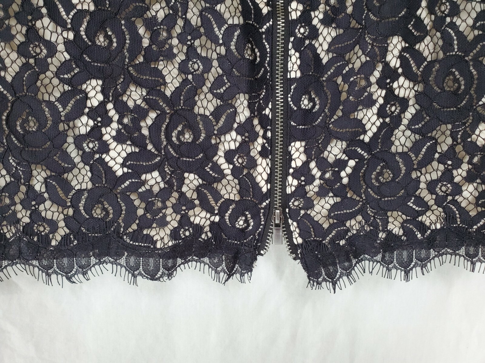 Diane Von Furstenberg Scotia Pencil Skirt Sz 6 Black Ivory Lace Knee Length VEUC image 4