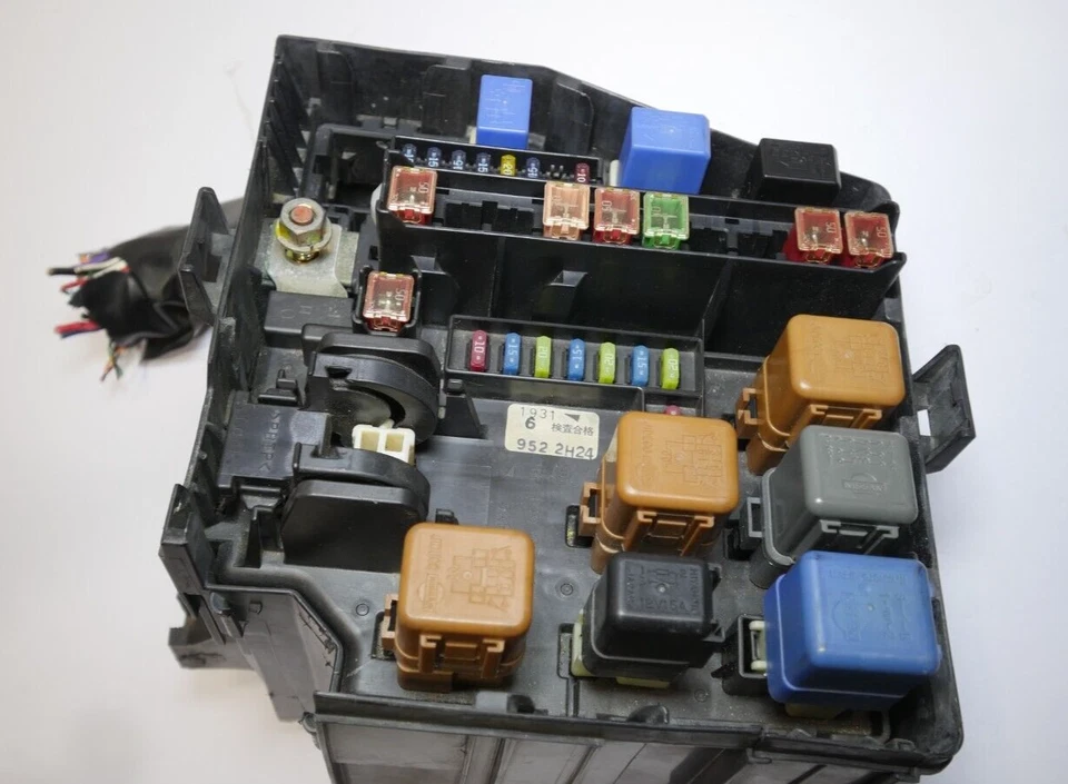 Motor de caja de fusibles delanteros compatible con Infiniti M45 119666 2003-2004 OEM Foto 3 de 4