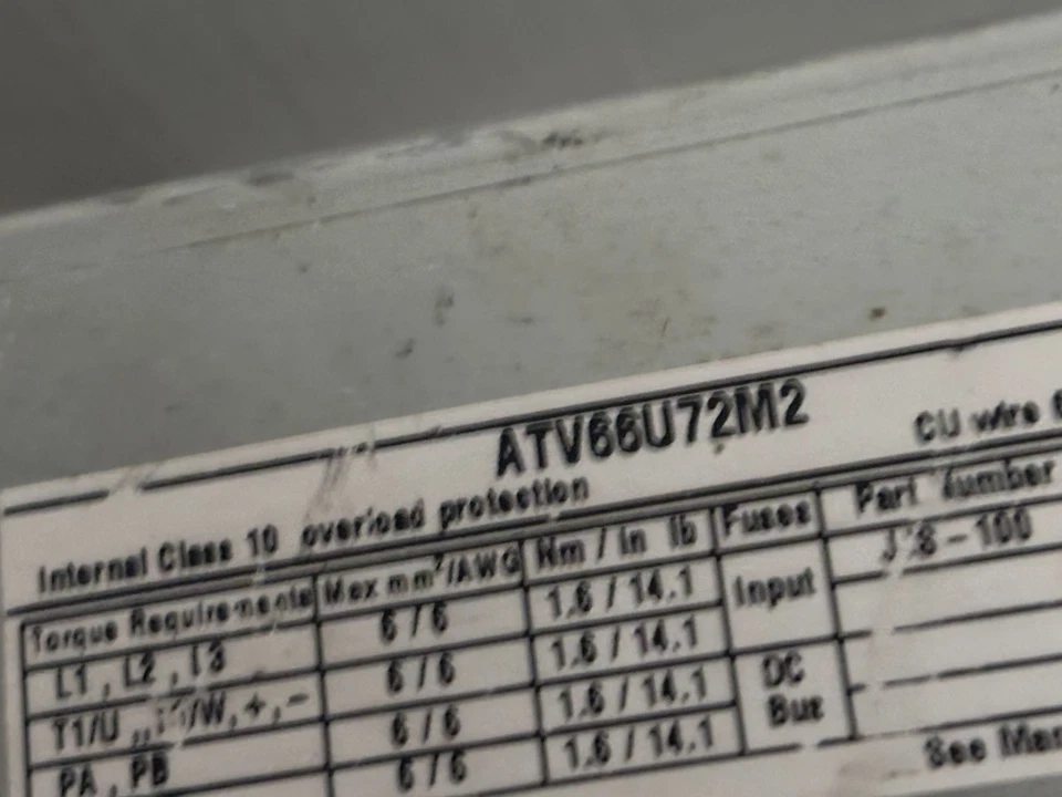 Unidad de frecuencia variable Telemecanique Altivar 66 ATV66U72M2 Foto 2 de 4