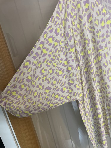 MADE IN ITALY 20/26 Beautiful Lemon Animal Print Top 32” Acr 36” Long - Picture 4 of 6