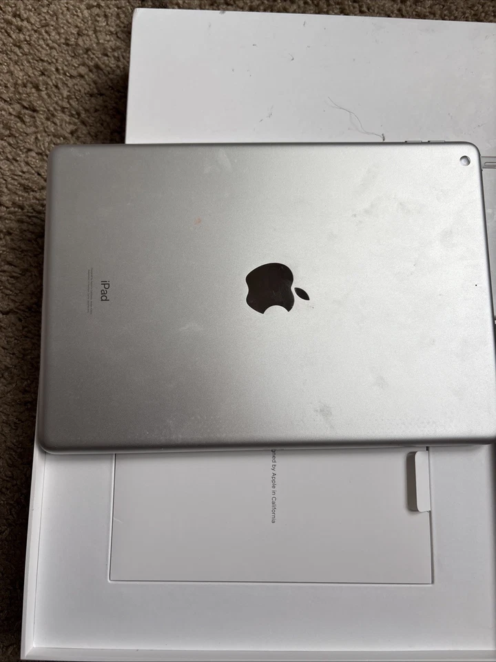 9ª Generación, Apple, iPad 64 Gb Sin Estuche Sin Cargador Sin Arañazos Sin Abolladuras Foto 3 de 4